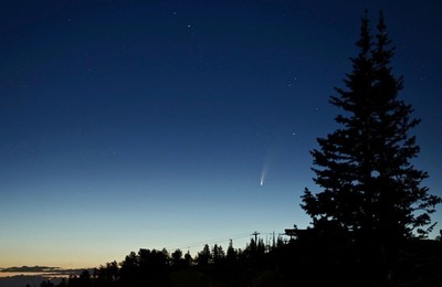 /media/noticias/fotos/pr/2020/07/15/el-cometa-neowise-ya-es-visible-desde-la-tierra_thumb.jpg