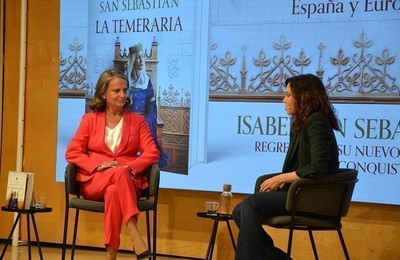 Isabel Díaz Ayuso e Isabel San Sebastián