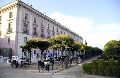 /media/noticias/fotos/pr/2020/06/06/la-terraza-del-palacio-en-boadilla-del-monte-abre-sus-puertas_thumb.jpg