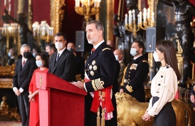/media/noticias/fotos/pr/2021/01/06/su-majestad-el-rey-presidio-en-el-palacio-real-de-madrid-la-tradicional-celebracion-de-la-pascua-militar_thumb.jpg