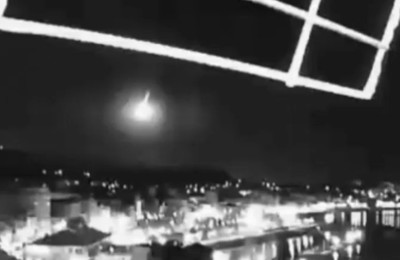 /media/noticias/fotos/pr/2021/01/19/un-meteorito-se-desintegra-sobre-los-cielos-de-el-bierzo_thumb.jpg