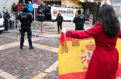 /media/noticias/fotos/pr/2021/02/09/vox-presentara-en-los-ayuntamientos-una-mocion-para-pedir-la-condena-contra-la-violencia-que-sufren-en-las-elecciones-catalanas_thumb.jpg