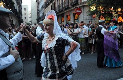 https://pozueloin.es/media/noticias/fotos/pr/2022/08/08/madrid-es-toda-una-fiesta-en-agosto_thumb.jpg