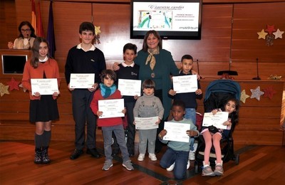 /media/noticias/fotos/pr/2022/12/21/el-ayuntamiento-entrega-los-premios-de-los-concursos-escolares-de-belenes-y-arboles_thumb.jpg