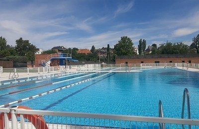 piscina de verano del Polideportivo Carlos Ruiz