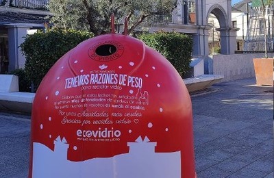 /media/noticias/fotos/pr/2023/12/21/ayuntamiento-de-pozuelo-y-ecovidrio-inician-una-campana-navidena-de-reciclaje-de-vidrio_thumb.jpg