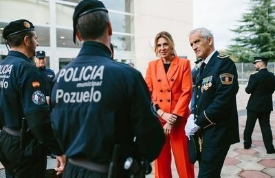 /media/noticias/fotos/pr/2024/04/18/20240418-FOT-Alcaldesa_con_policias_thumb.jpg