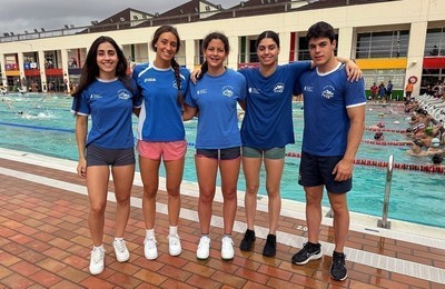 cinco nadadores (cuatro chicas y un chico) del Club de Natación Pozuelo