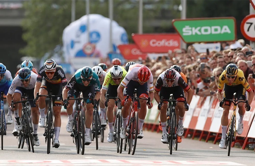 Ciclistas en Cibeles