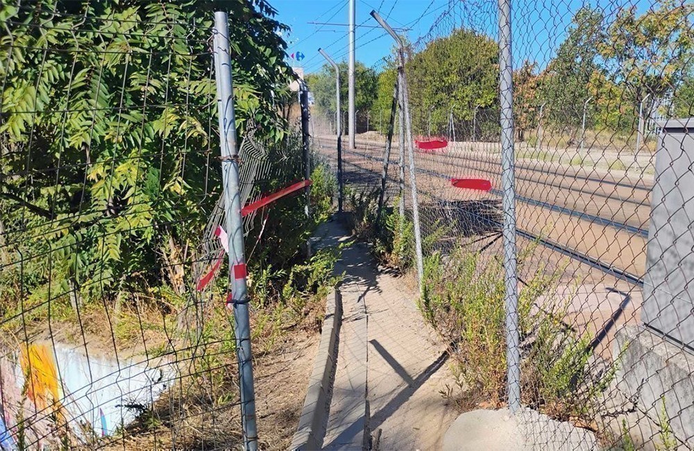 estrecho paso sobre el Arroyo de Meaques, en Pozuelo de Alarcón