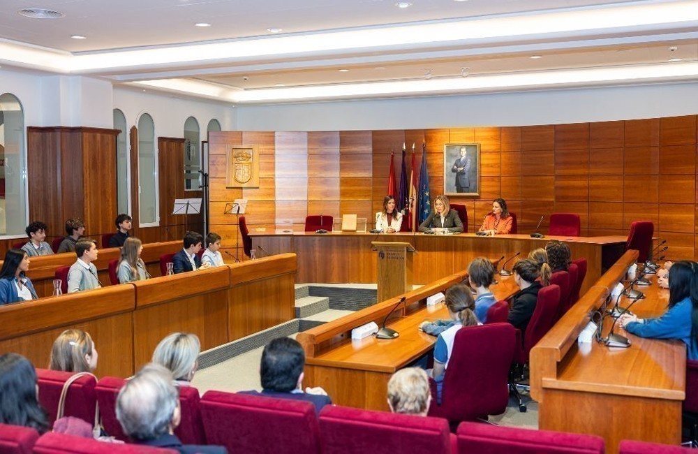 Alumnos en el Ayuntamiento de Pozuelo