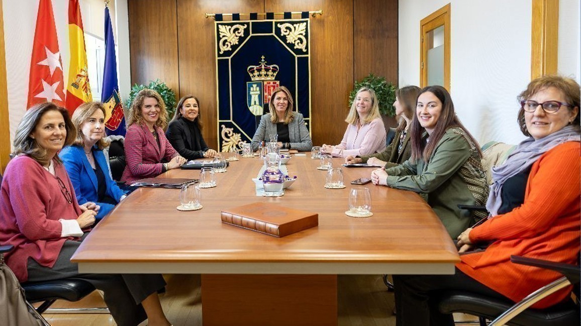 Paloma Tejero reunida con asociaciones de Pozuelo