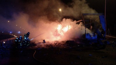 camión ardiendo en la A6