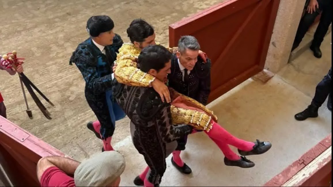 Morante entrando en la enfermería