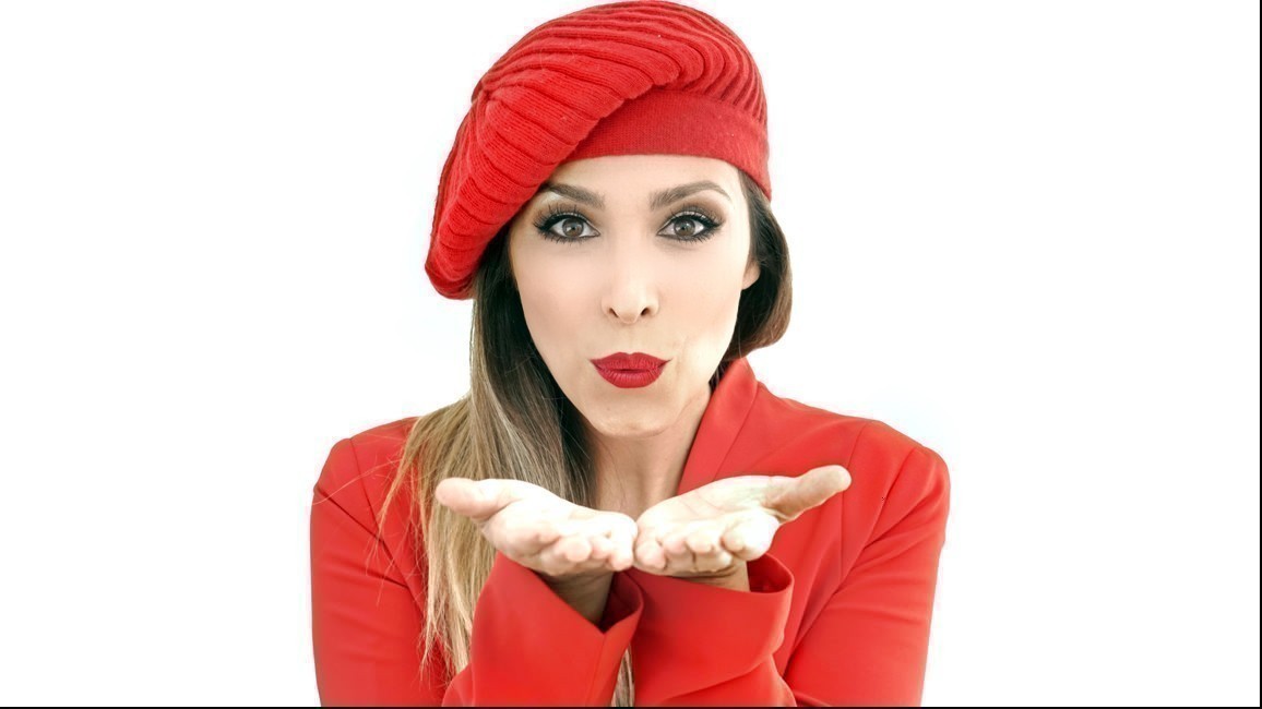 Gisela con boina roja