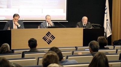 Jorge López, decano de la Facultad de Educación y Psicología; Salvador Ortiz de Montellano, director del nuevo Instituto; y Cristian Nazer, representante de la Red Internacional de Universidades del Regnum Christi