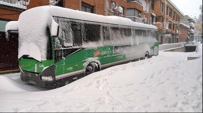 Autobus con nieve