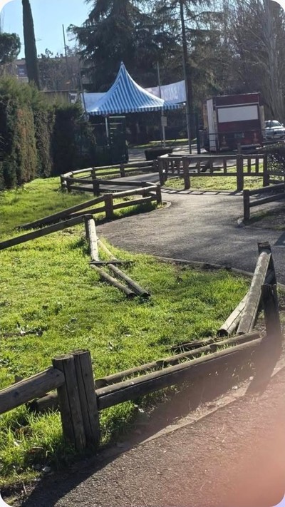 Destrozo en el parque Prados de Torrejón