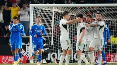 Jugadores del Albacete celebran un gol ante el Real Madrid