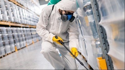 https://pozueloin.es/media/noticias/fotos/pr/2026/05/05/Empleado-fumigando_thumb.jpg