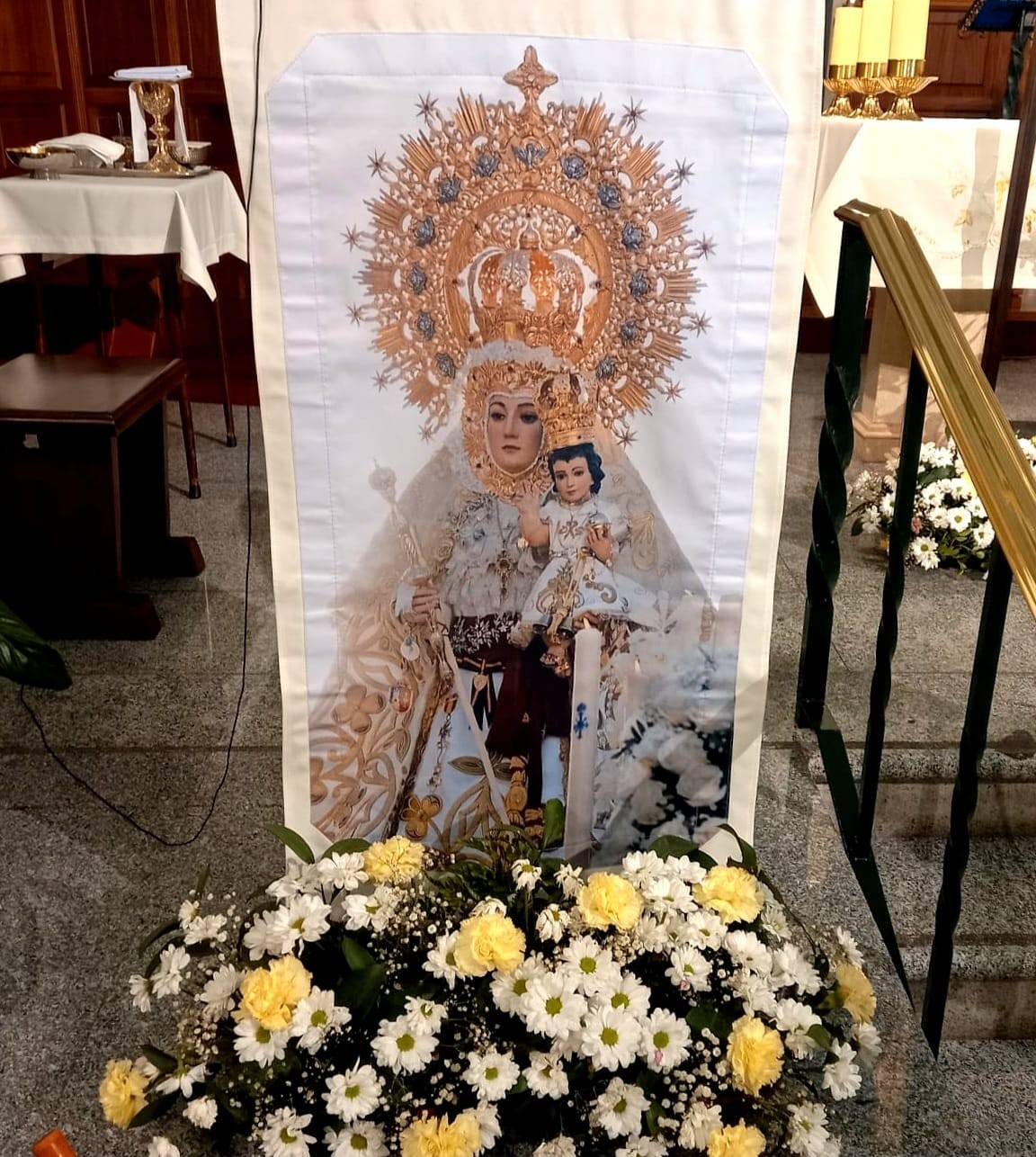 Ofrenda floral a la Virgen