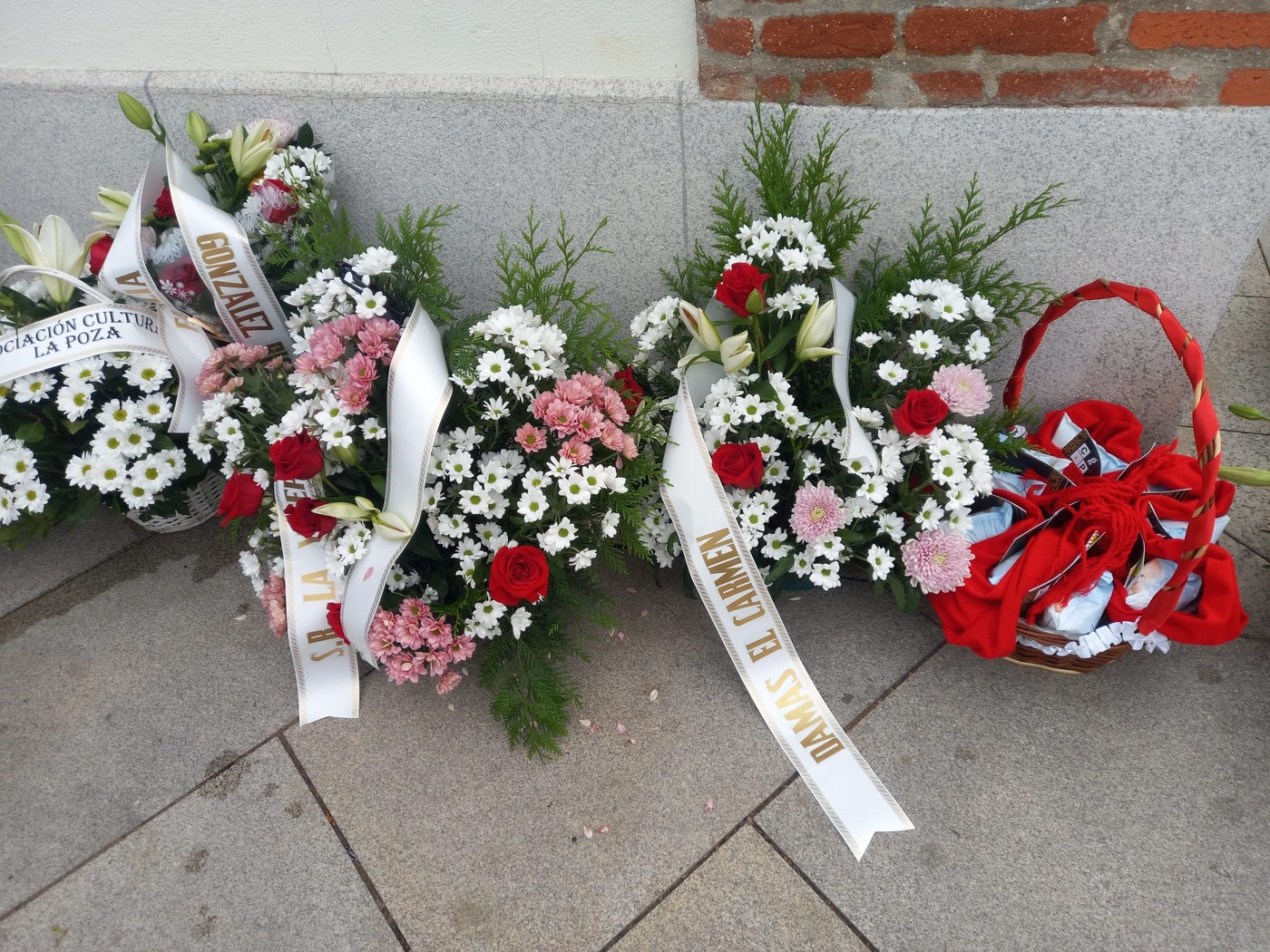 Ofrenda floral a la Virgen
