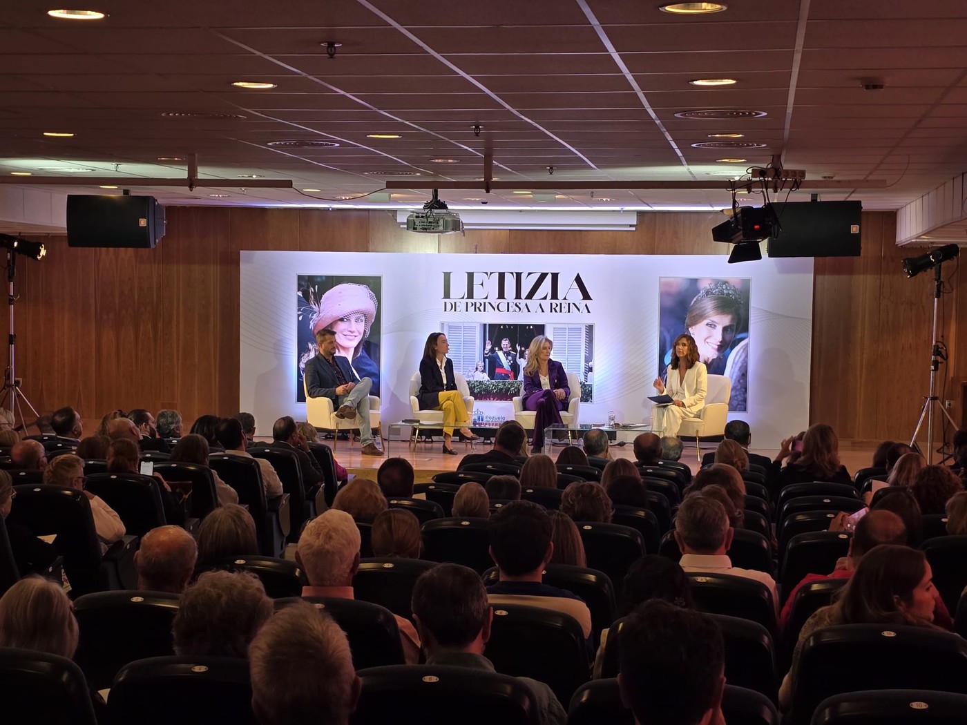 inauguración de la exposición fotográfica ´Letizia, de Princesa a Reina´ en el Centro Cultural MIRA