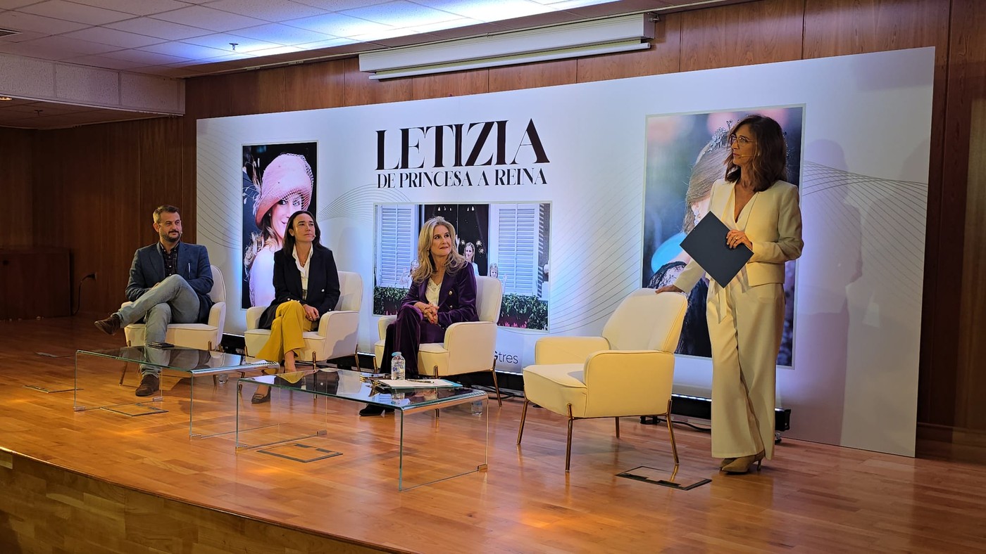 inauguración de la exposición fotográfica ´Letizia, de Princesa a Reina´ en el Centro Cultural MIRA