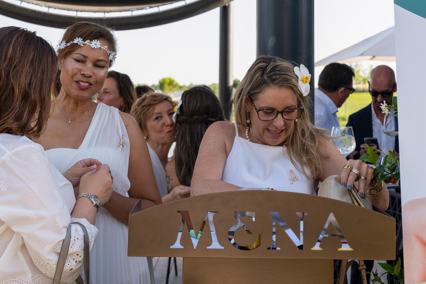 Empresarias en Pozuelo de Alarcón en la Fiesta de Blanco de ASIMPEA