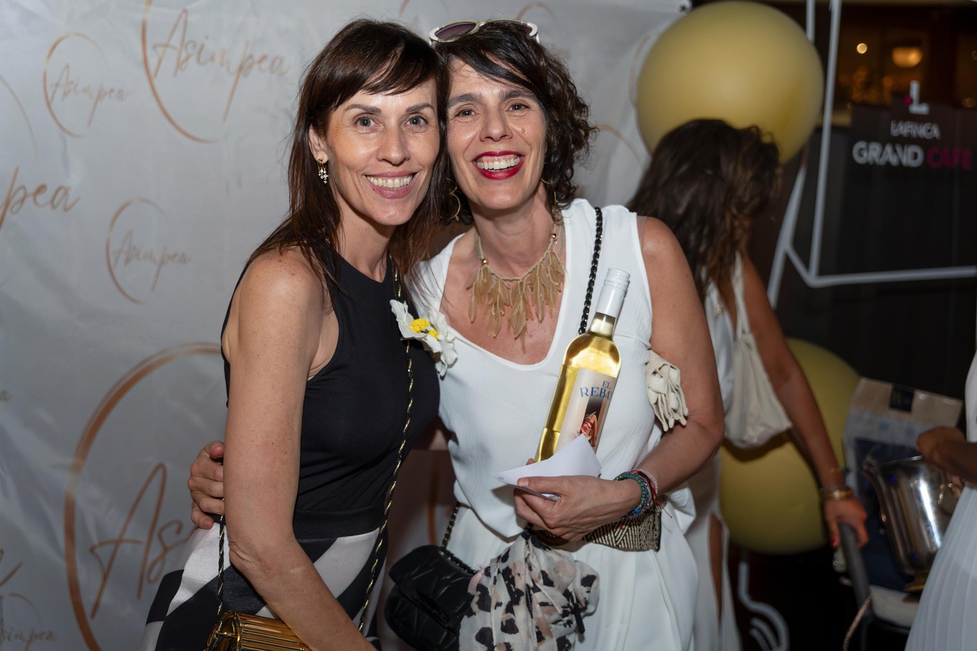 Empresarias en Pozuelo de Alarcón en la Fiesta de Blanco de ASIMPEA