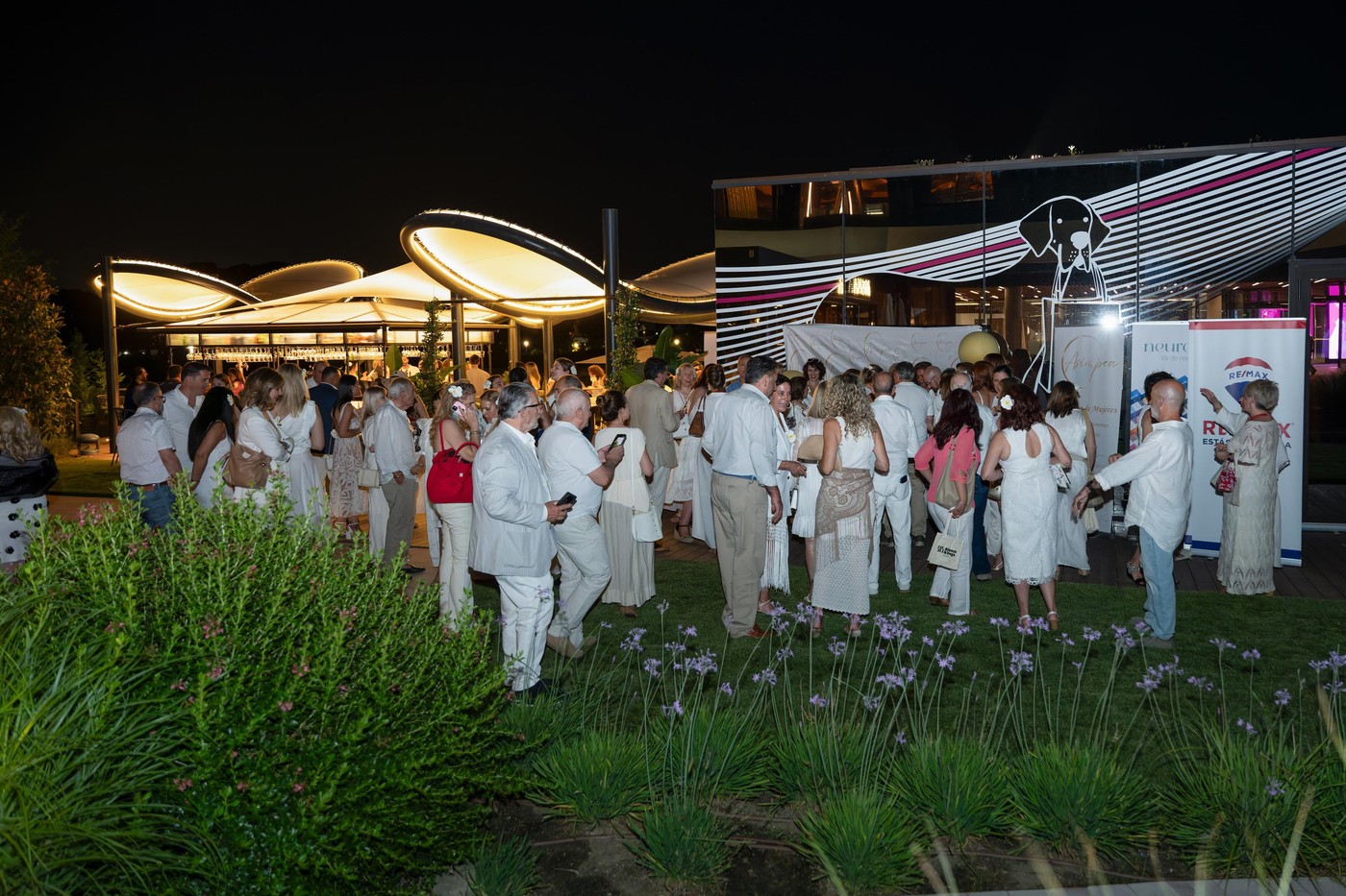 Empresarias en Pozuelo de Alarcón en la Fiesta de Blanco de ASIMPEA