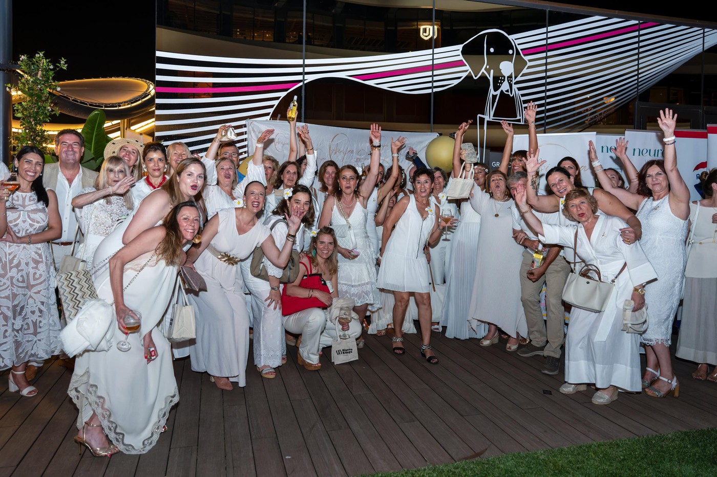 Empresarias en Pozuelo de Alarcón en la Fiesta de Blanco de ASIMPEA