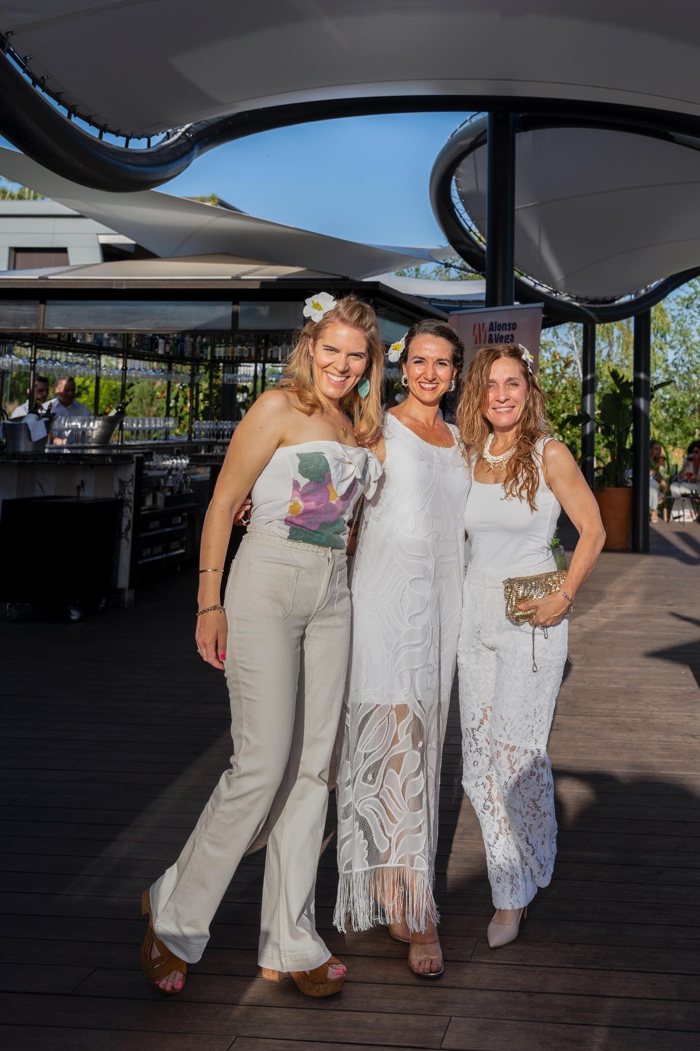 Empresarias en Pozuelo de Alarcón en la Fiesta de Blanco de ASIMPEA