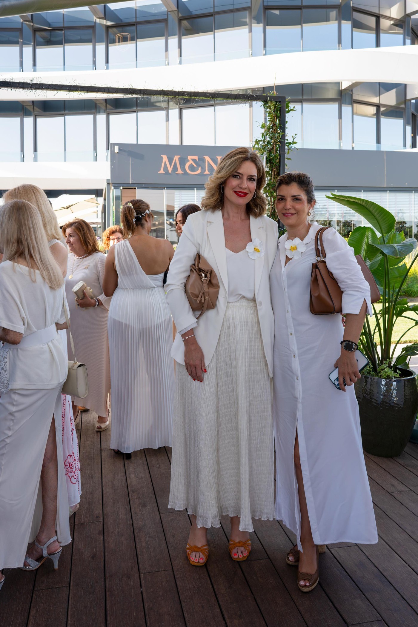 Empresarias en Pozuelo de Alarcón en la Fiesta de Blanco de ASIMPEA
