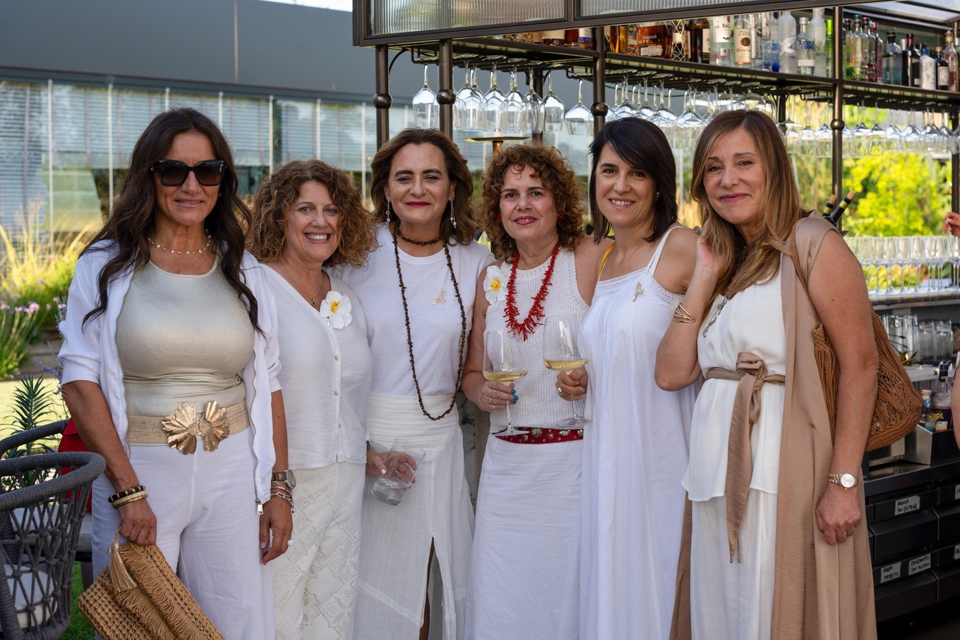 Empresarias en Pozuelo de Alarcón en la Fiesta de Blanco de ASIMPEA