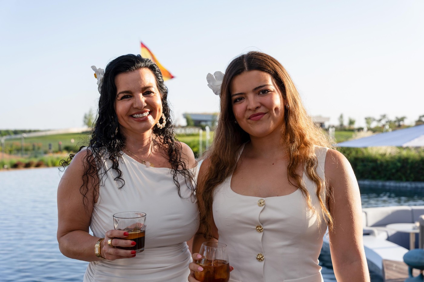 Empresarias en Pozuelo de Alarcón en la Fiesta de Blanco de ASIMPEA