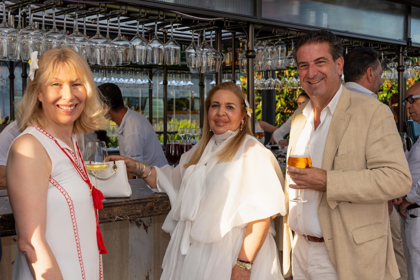 Empresarias en Pozuelo de Alarcón en la Fiesta de Blanco de ASIMPEA