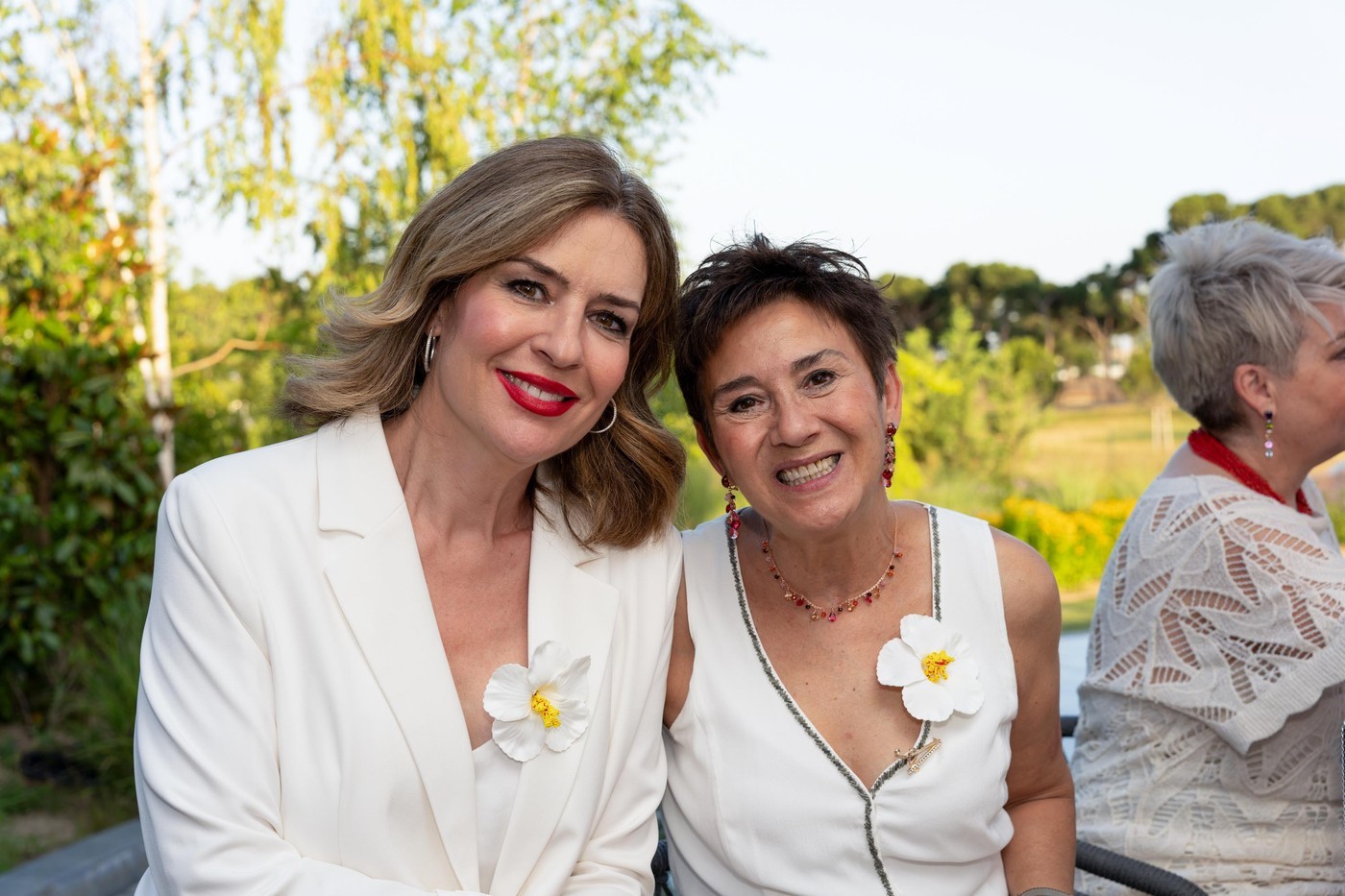 Empresarias en Pozuelo de Alarcón en la Fiesta de Blanco de ASIMPEA
