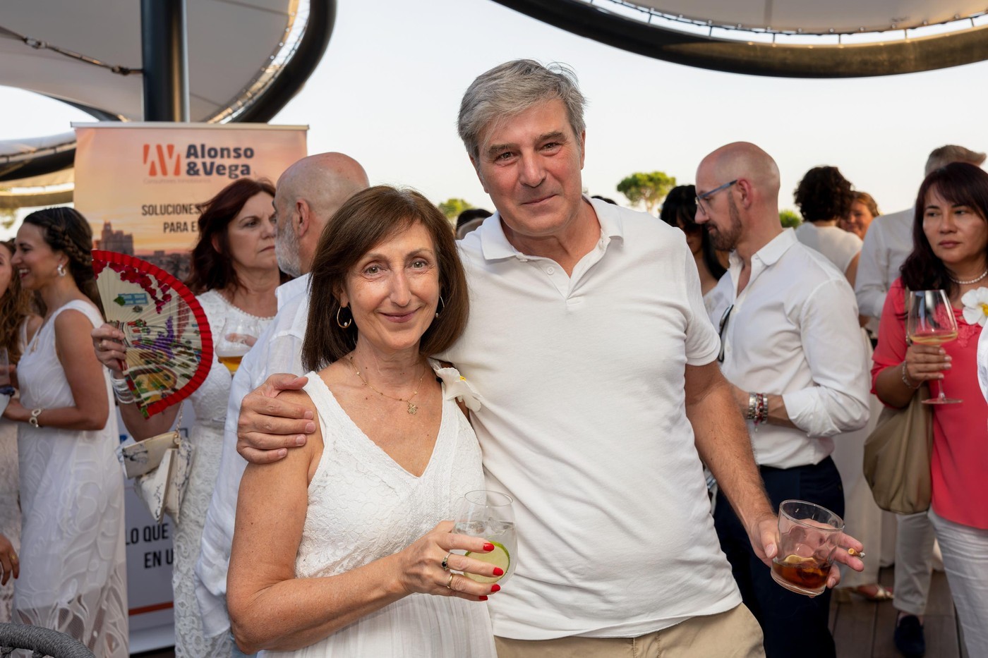 Empresarias en Pozuelo de Alarcón en la Fiesta de Blanco de ASIMPEA