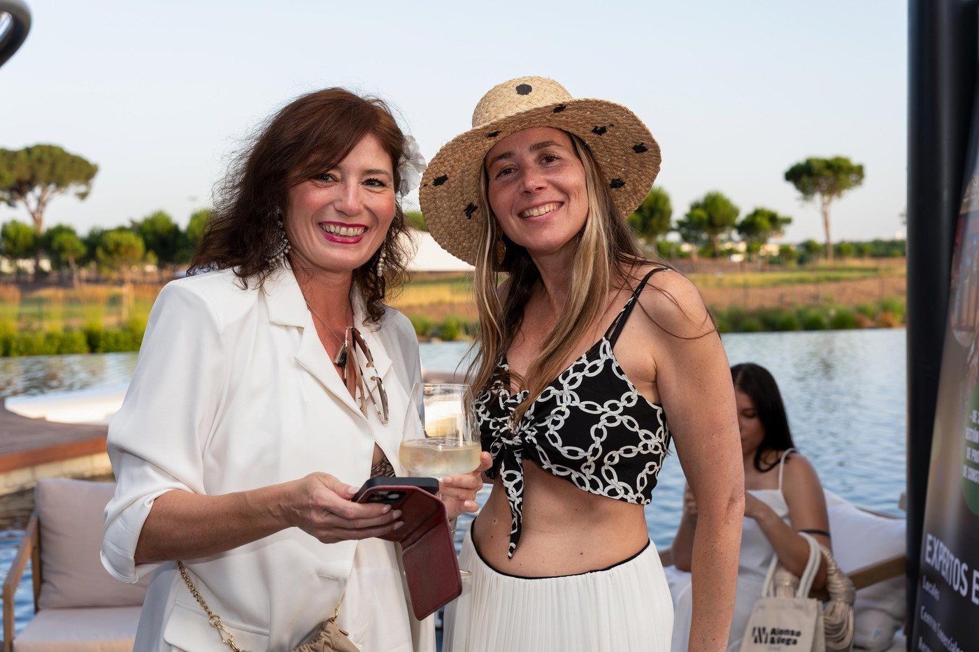 Empresarias en Pozuelo de Alarcón en la Fiesta de Blanco de ASIMPEA