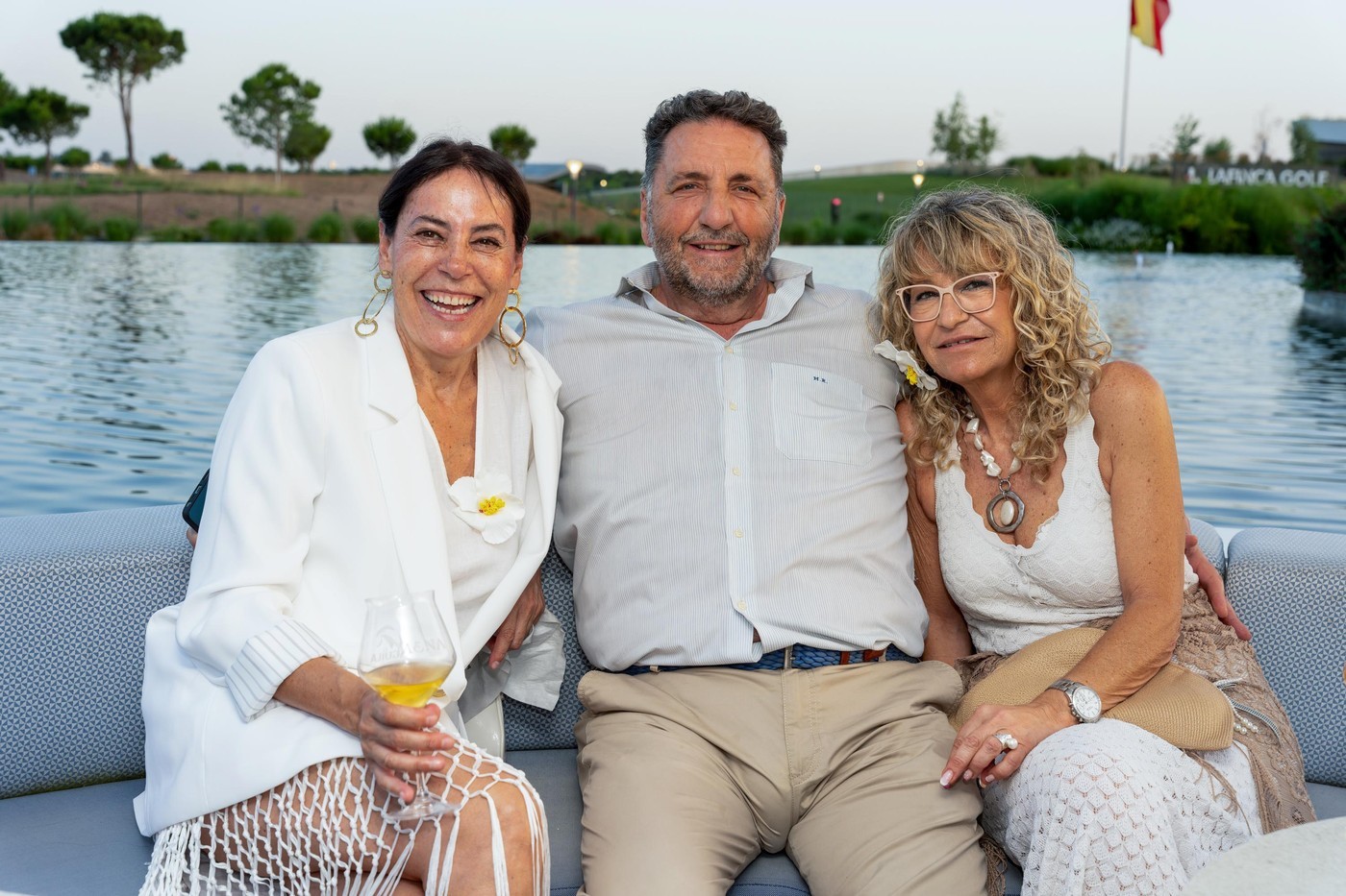 Empresarias en Pozuelo de Alarcón en la Fiesta de Blanco de ASIMPEA