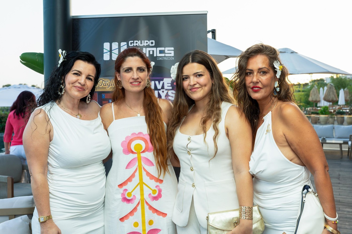 Empresarias en Pozuelo de Alarcón en la Fiesta de Blanco de ASIMPEA