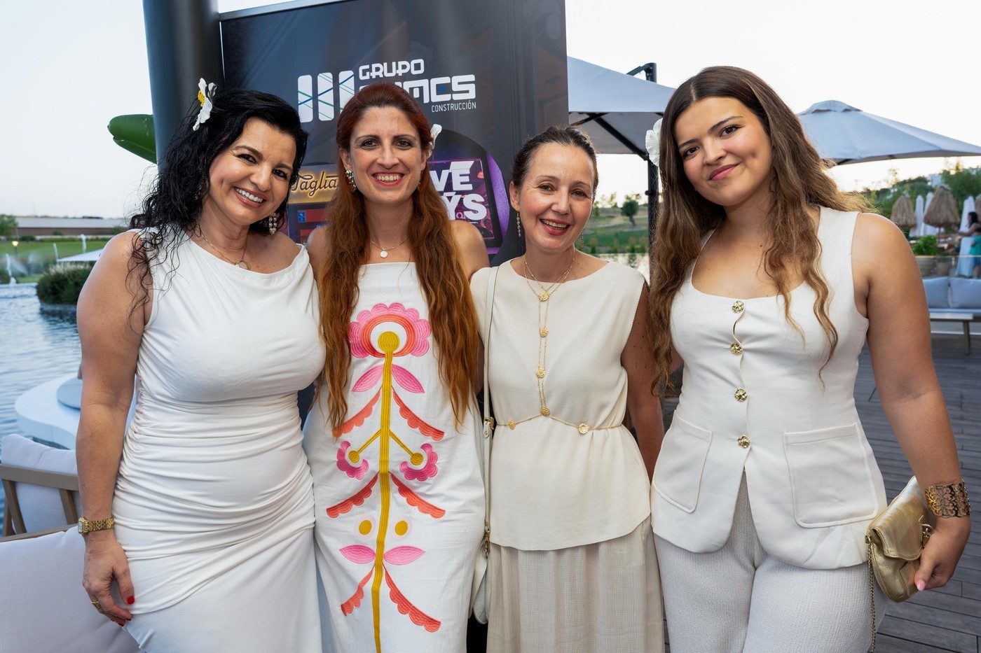 Empresarias en Pozuelo de Alarcón en la Fiesta de Blanco de ASIMPEA