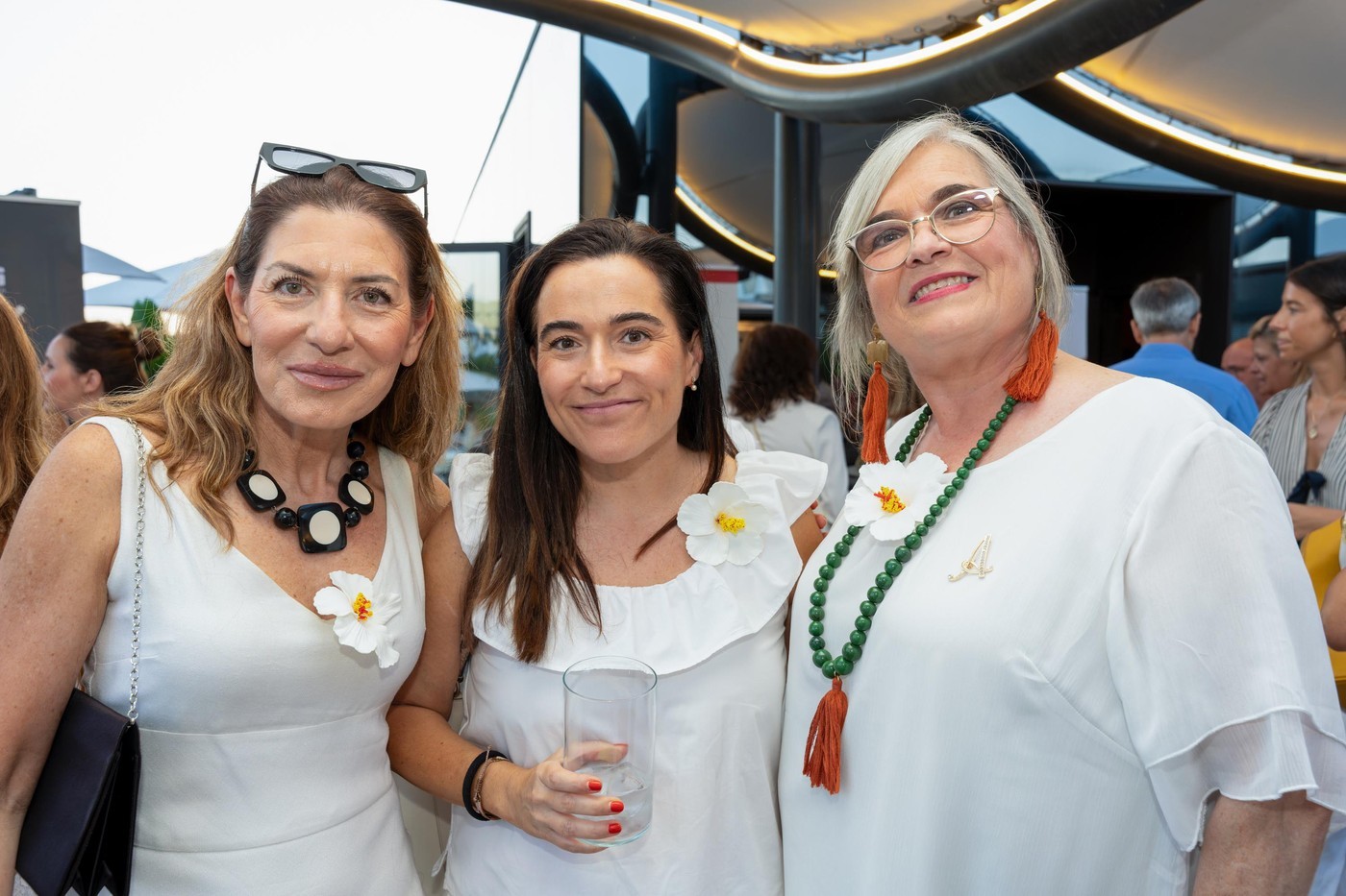Empresarias en Pozuelo de Alarcón en la Fiesta de Blanco de ASIMPEA