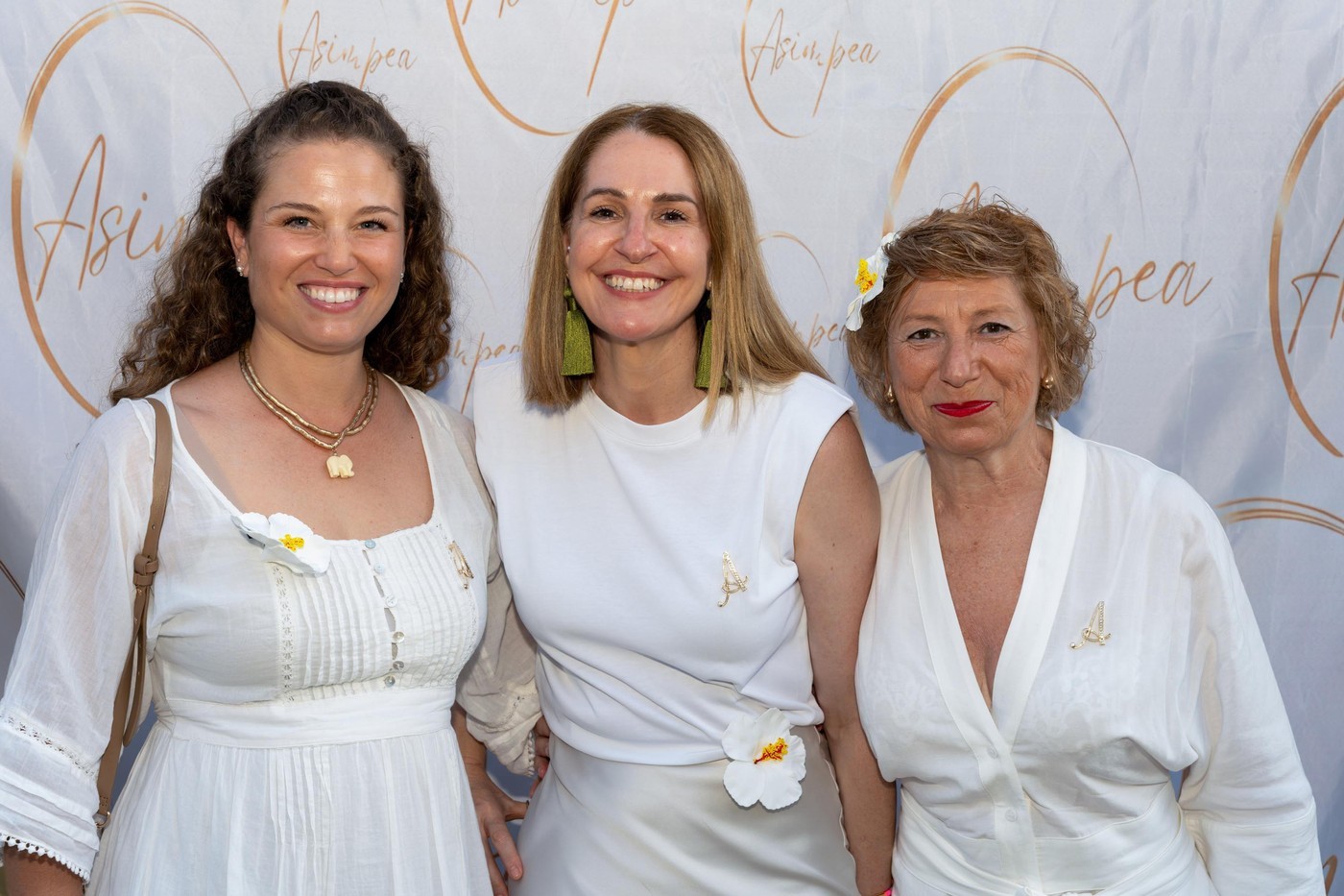 Empresarias en Pozuelo de Alarcón en la Fiesta de Blanco de ASIMPEA