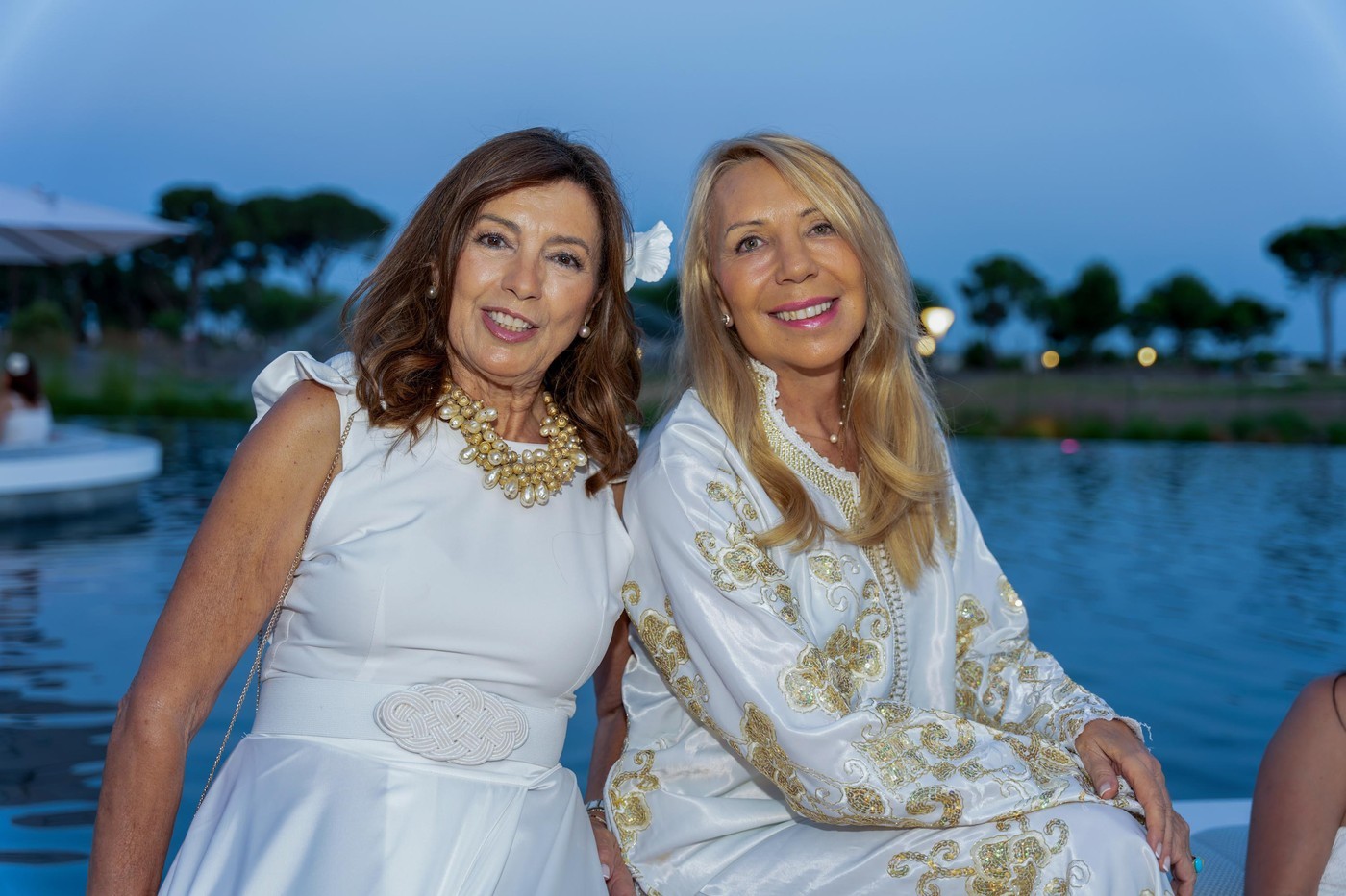 Empresarias en Pozuelo de Alarcón en la Fiesta de Blanco de ASIMPEA