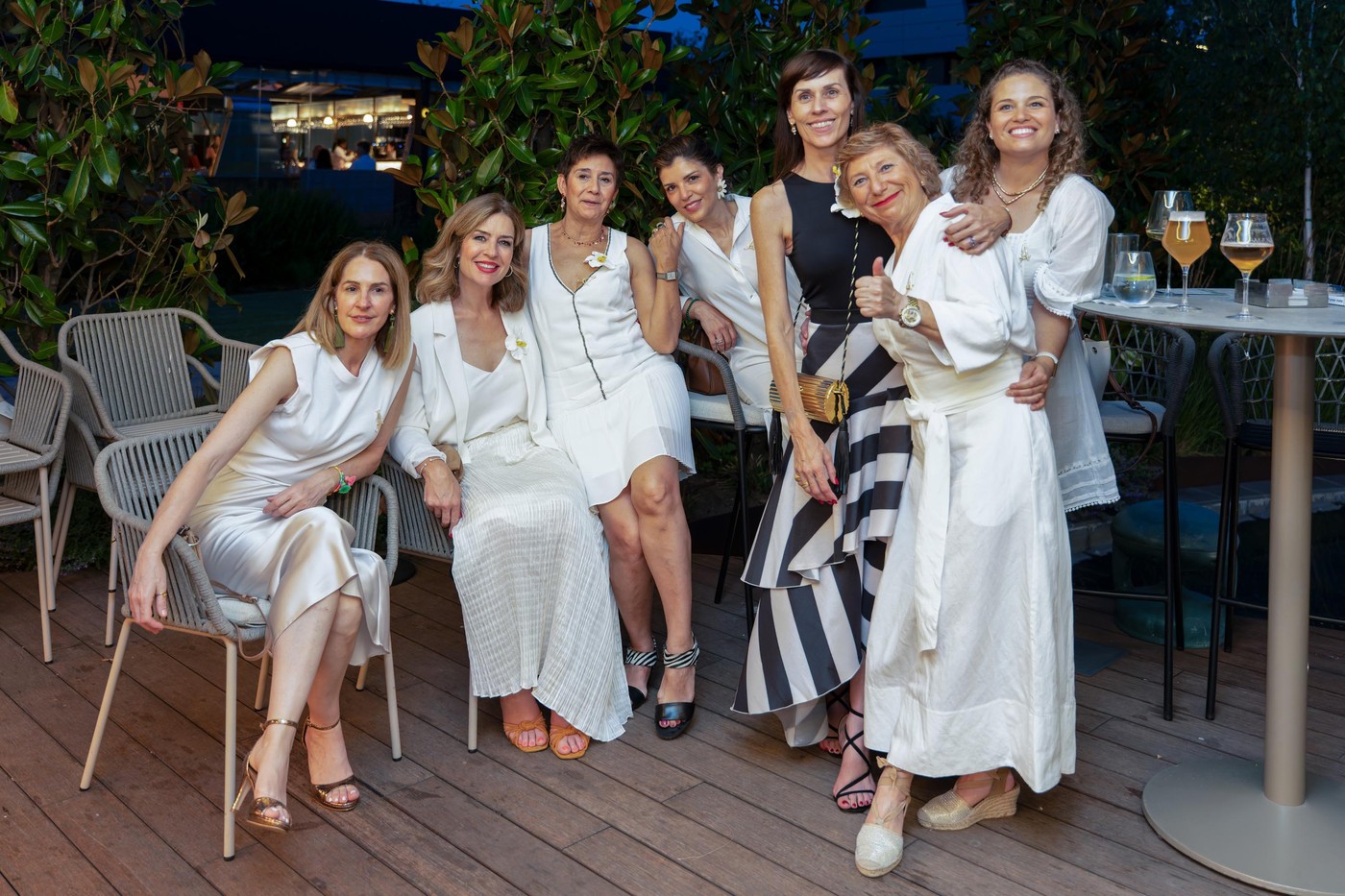 Empresarias en Pozuelo de Alarcón en la Fiesta de Blanco de ASIMPEA