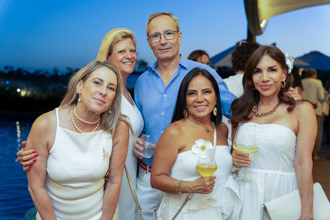 Empresarias en Pozuelo de Alarcón en la Fiesta de Blanco de ASIMPEA