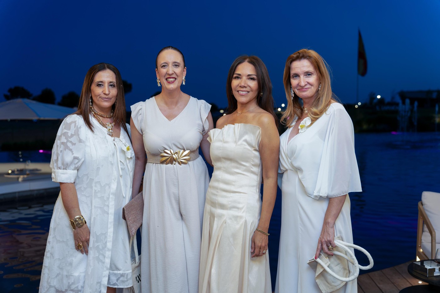 Empresarias en Pozuelo de Alarcón en la Fiesta de Blanco de ASIMPEA