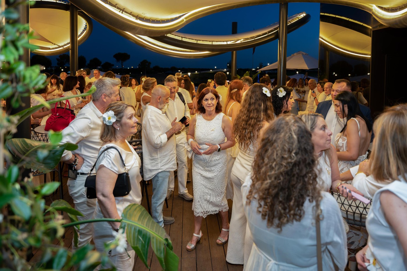 Empresarias en Pozuelo de Alarcón en la Fiesta de Blanco de ASIMPEA